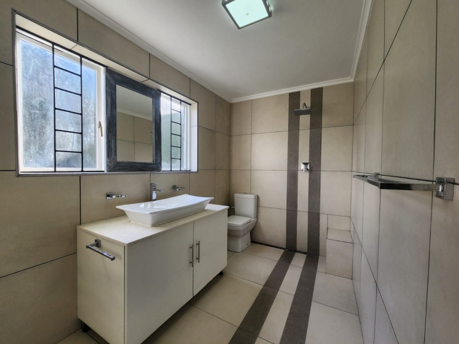 5 Bedroom Property for Sale in Loerie Park Western Cape